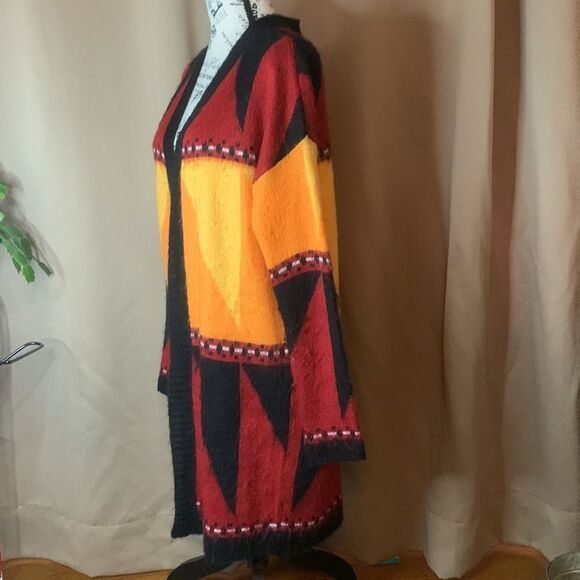 Pit to pit is 24 1/2 best that can be measured. length is 35.  9-1 - Picture 3 of 7